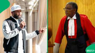 Sizwe Dhlomo blasted for advising Senzo Meyiwa trial lawyer: "Why must he do that?"