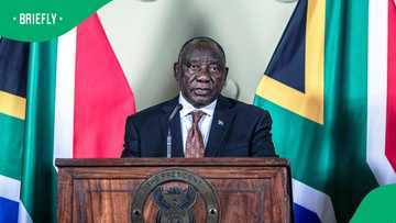 Cyril Ramaphosa sings national anthem with Bafana Bafana