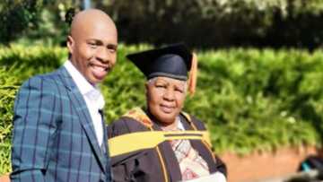 Man bags degree, pays tribute to mom and let's her wear the graduation gown