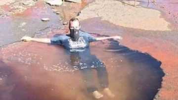 Shoddy roads: Mzansi have reacted with hilarity to a pic of man floating in a pothole