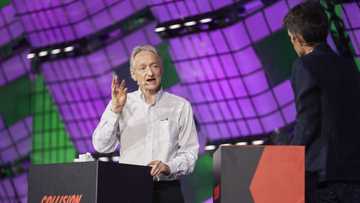 'Godfather of AI' urges governments to face dangers