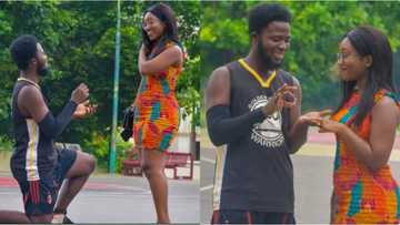 Save the date: Handsome man proposes to pretty girlfriend, photos go viral