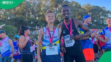 "The Ubuntu spirit": Mzansi moved as Cape Town runner paces young boy to first place win