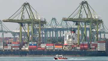 Singapore economy beats estimates but govt warns of global risks