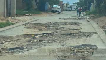 Massive pothole near Sandton causes a stir online, peeps demand Government intervention