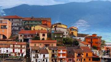 Haibo: Beautiful Italian town of Maenza selling houses for a low R21