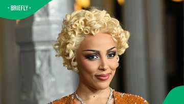 Doja Cat's alleged half-sister speaks about Dumisani Dlamini's absenteeism, SA reacts to video