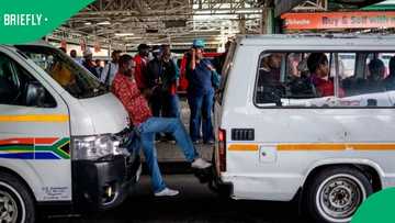 "The fear in that man's voice": SA floored by gent breaking door in full taxi, lives worst nightmare