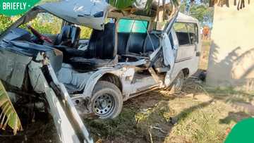 Nine children hospitalised after scholar transport crashes into Redcliffe home in KZN