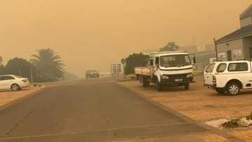 Western Cape Hangklip: Wildfire poses threat to residents and property