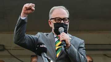 Carl Niehaus continues to protest against Zuma's arrest despite charges