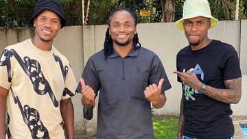 “3 Superstars”: Siphiwe Tshabalala drops pic chilling with Themba Zwane & Thembinkosi Lorch