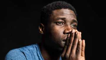 Man claims lady he met on tinder stole R9.5k, Samsung watch after spending night in his house