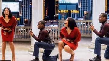 Man surprises girlfriend with proposal during photoshoot in adorable video