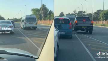 Johannesburg driver gives sports-like commentary as Ford Ranger driver copies taxi driver in traffic on Cedar Avenue