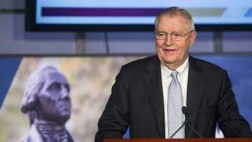 Walter Mondale: Former US vice president who served under Jimmy Carter dies