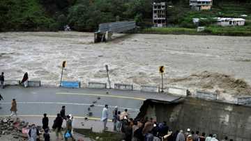 Pakistan monsoon flooding death toll tops 1,000