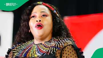 'Don't Cry' singer Thembisile Twala has passed away, SA mourns: "She did a great job on Zola 7's song"