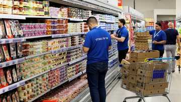 Carrefour opens first foreign supermarkets in Israel