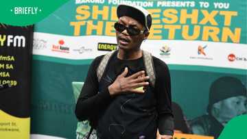 Shebeshxt's fans allegedly break his car's windscreen at a gig, SA unbothered: "They've had enough"