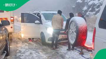 Eastern Cape snowfall traps 7 vehicles on R58, SAWS issues Orange Level 6 warning