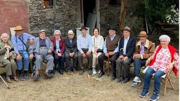 Family photo shows 12 siblings growing old together, with the youngest being 76 years while first born is 98