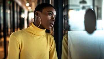 Woman dumps boyfriend at airport after his mom booked whole family 1st class tickets except her