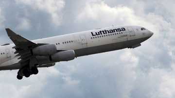 Lufthansa reports healthy profit, extending recovery