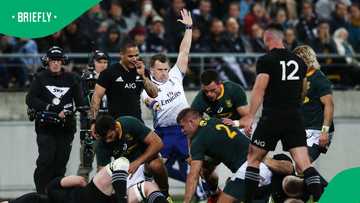 Referee legend Nigel Owens explains why the controversial rugby move should have been a penalty