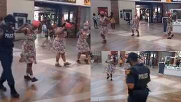 Police officer joins traditional dancers: "I can watch them for hours"