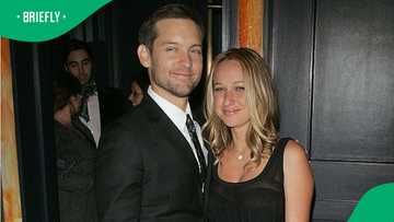 Hollywood stars gather in Hawaii as Tobey Maguire helps his ex-wife say “I do”
