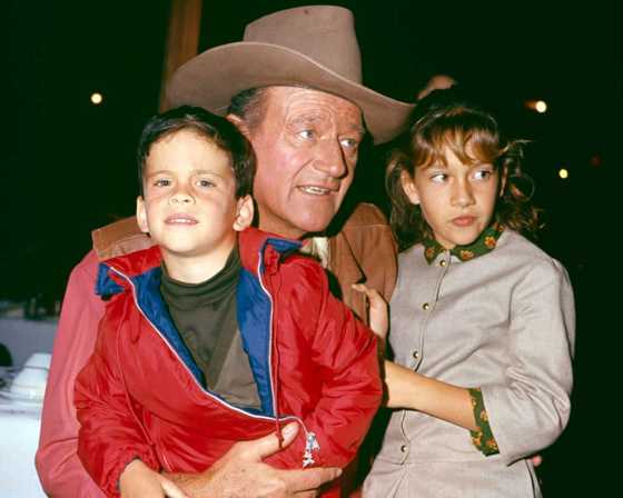 Meet John Wayne s Children Michael Toni Patrick Melinda Aissa meet-john-wayne-s-children-michael-toni-patrick-melinda-aissa