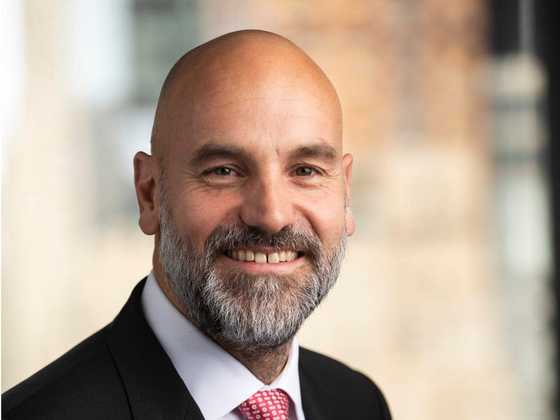 Mark Shuttleworth bio: age, family, Ubuntu, Space, profiles, net worth ...