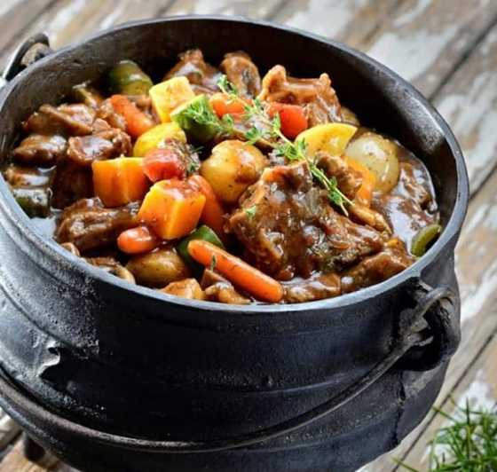 Best Potjie recipes how to make it with chicken, seafood, lamb or beef