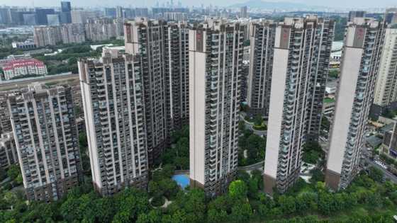 China's Evergrande resumes Hong Kong trading