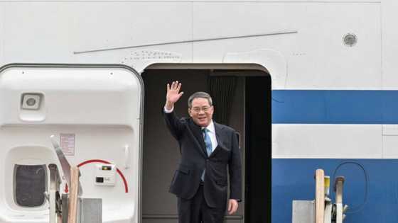 China Premier Li meets Samsung boss, vows to help foreign firms