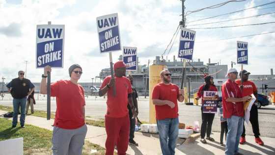 Upbeat mood along picket lines on US auto strike's first day