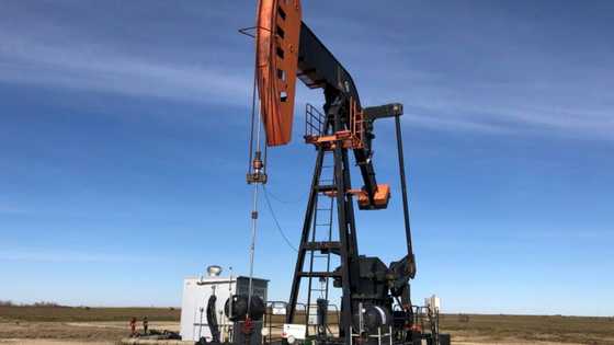 Canada considers extending timeline for oil industry emission targets