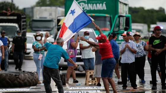 Nuevas manifestaciones y bloqueos pacíficos de vías se produjeron este viernes en Panamá en protesta contra el aumento de la inflación y la corrupción, mientras el gobierno busca negociar con sindicatos la salida a una crisis sin precedentes.