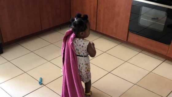 Adorable pic of baby girl looking for mom to "mpepe" her melts hearts