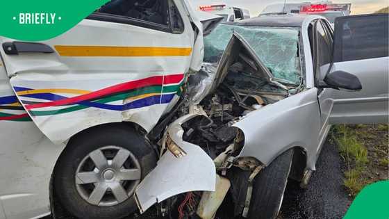 Minibus and car crash on R26 leaves 3 dead, several injured in Free State