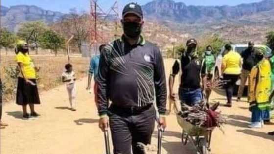 Peeps throw hectic shade at pic of ANC campaigning: "Will see them after 5 yrs"