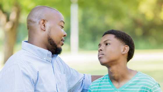 Man asks dad if he can visit, left deeply hurt by his reaction, Mzansi reacts to screenshots