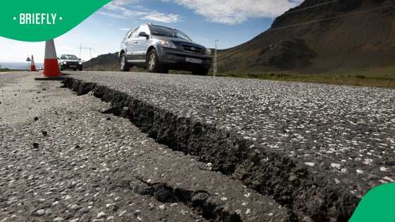 Severe rainfall tears Gauteng road into 2, South Africans shook: "Strait of Kruger"