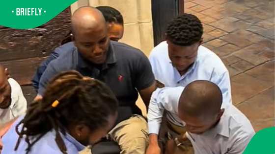 Man in wheelchair gets servers to carry him a restaurant without access