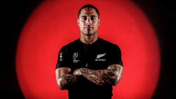 Aaron Smith biography, age, toilet scandal, and girlfriend