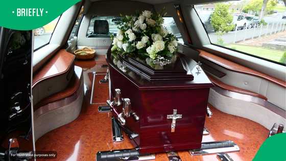 "Yi film": Funeral drama deepens after bricks allegedly found in church leader's coffin, SA stunned