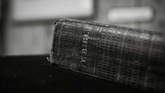 My mother kept 1 phone number inside her Bible for more than 40 years, last week I finally called it