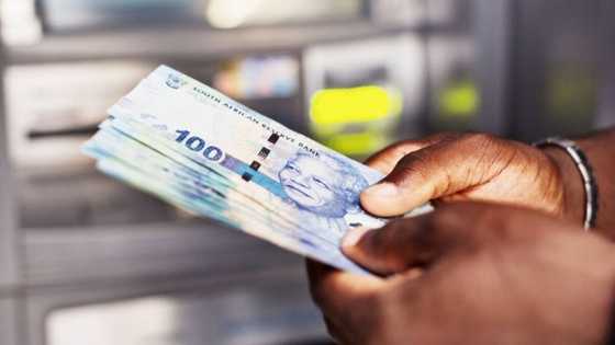 SA shares hilarious reaction to bank notification revealing a balance of over R34 million: “Phuma emabhozeni”