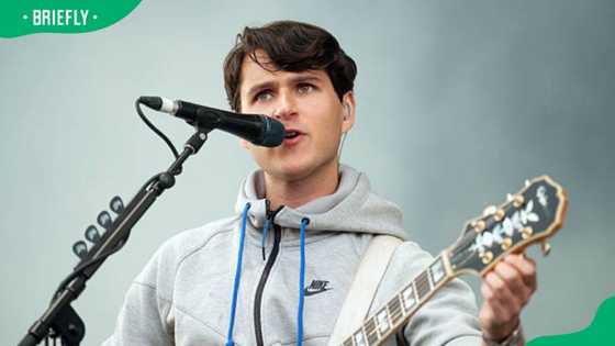 Rashida Jones' husband, Ezra Koenig, is a famous American singer